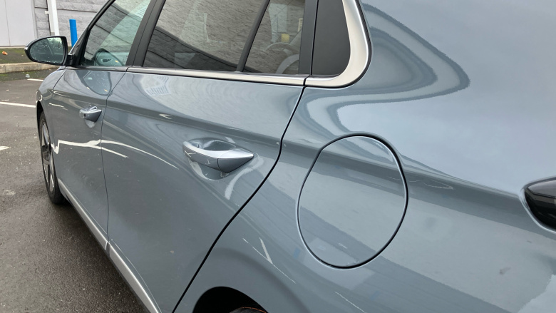 Hyundai IONIQ 1.6 GDi Hybrid Premium SE 5dr DCT Hybrid Hatchback